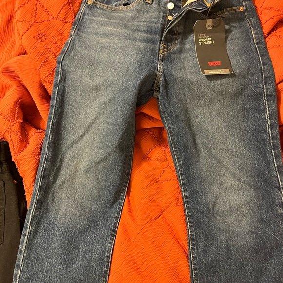Levi's Blue High Rise Jeans with Classic Denim Look - Picture 1 of 5